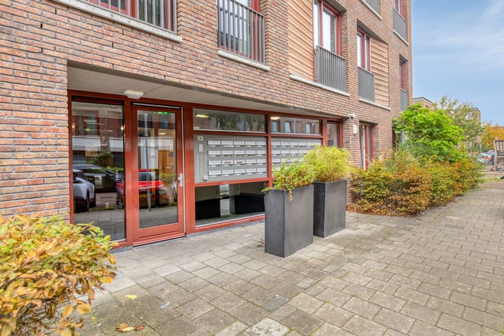 Photo 31 of Suze Robertsonstraat 71