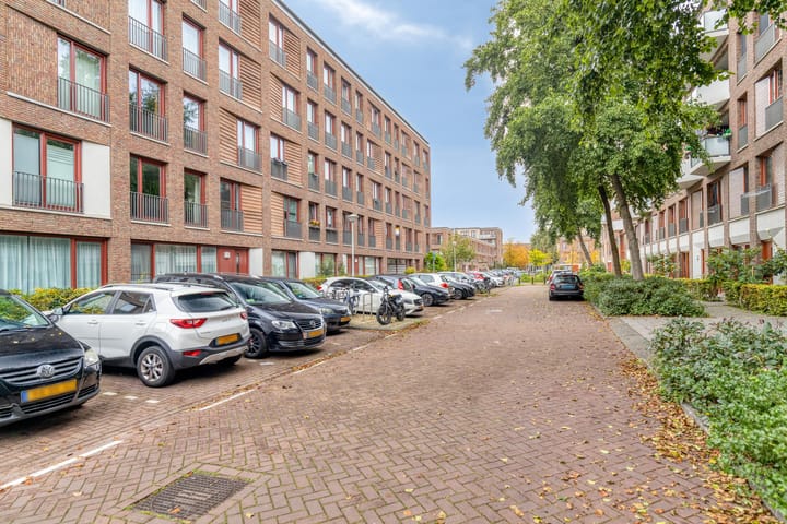 Photo 26 of Suze Robertsonstraat 71