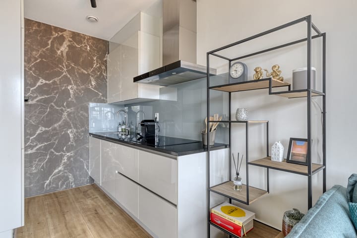 Photo 4 of Suze Robertsonstraat 71