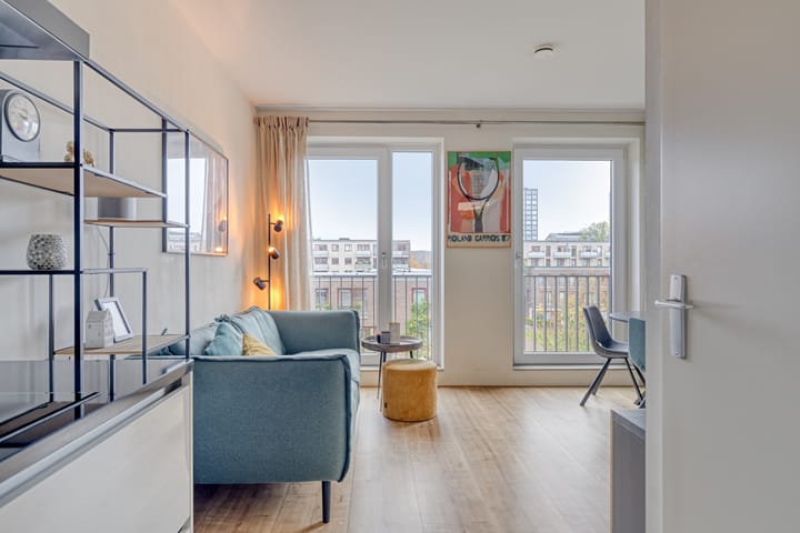 Photo 10 of Suze Robertsonstraat 71