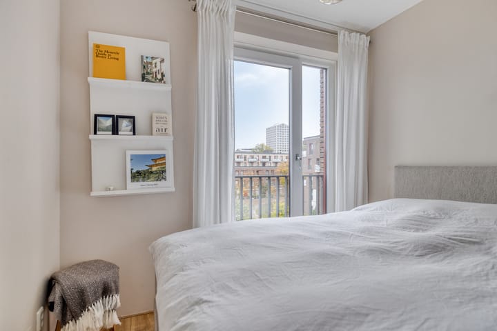 Photo 2 of Suze Robertsonstraat 71