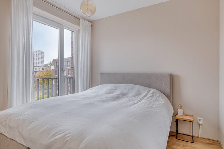 Photo 16 of Suze Robertsonstraat 71