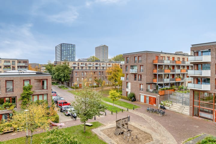 Photo 24 of Suze Robertsonstraat 71