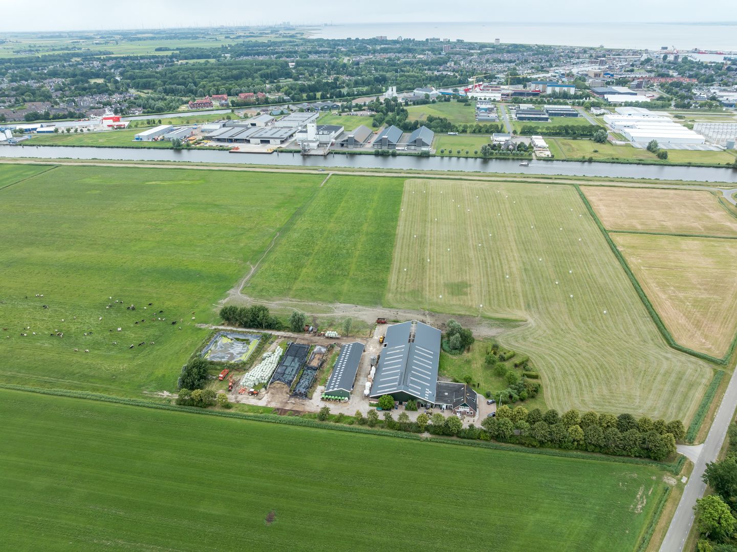 Bekijk foto 1 van Meedhuizerweg 1-A