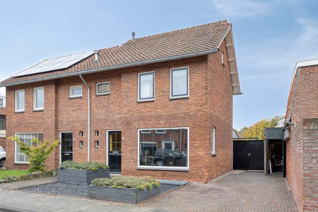 Photo 1 of Mr. Treubstraat 3