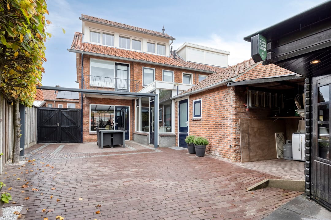 Photo 22 of Mr. Treubstraat 3