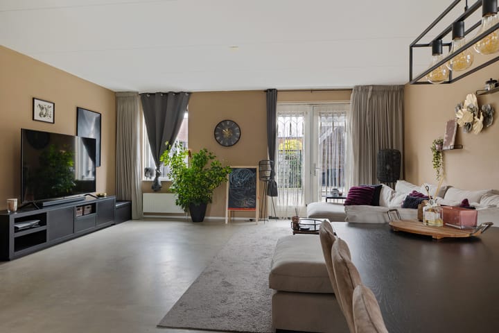 Photo 8 of Hondsrooswal 13