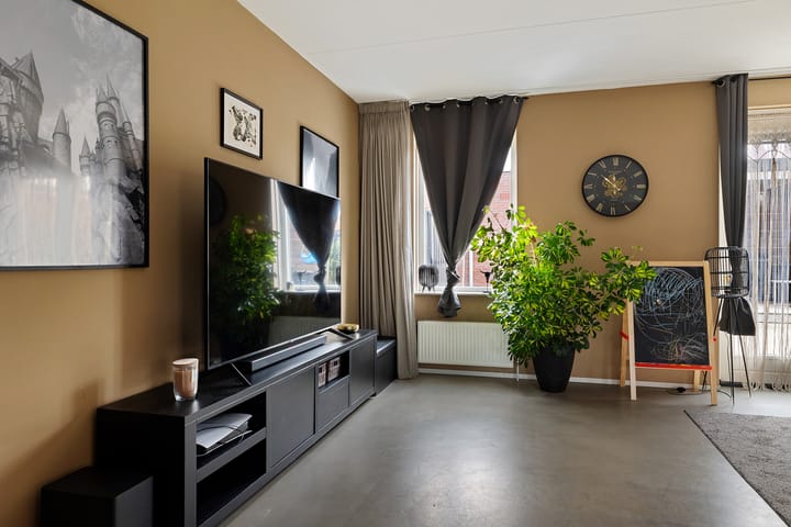 Photo 10 of Hondsrooswal 13