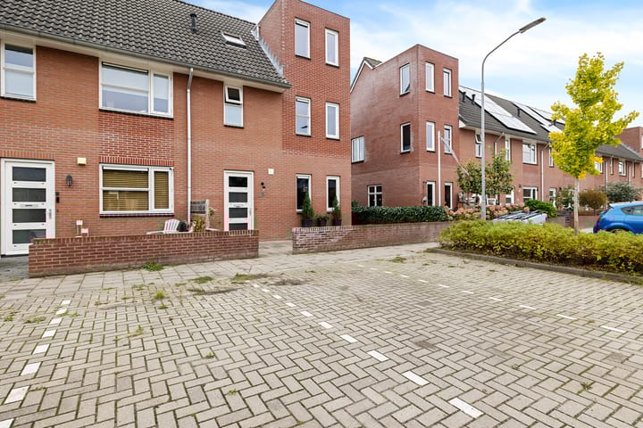 Photo 38 of Hondsrooswal 13