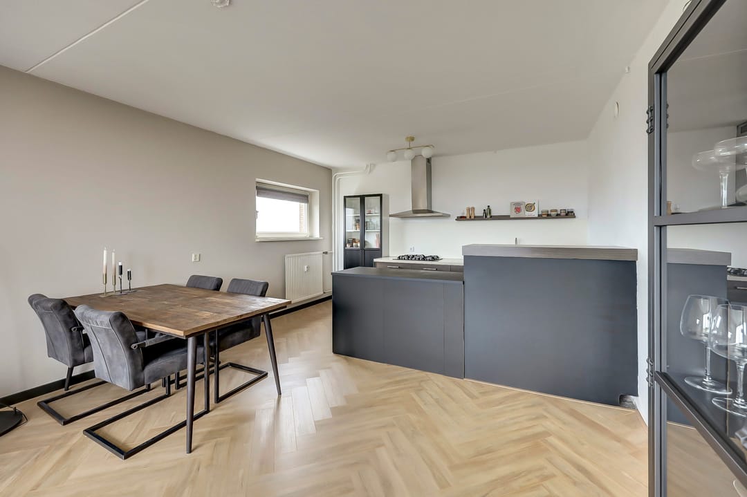 Photo 11 of Heutinkstraat 145