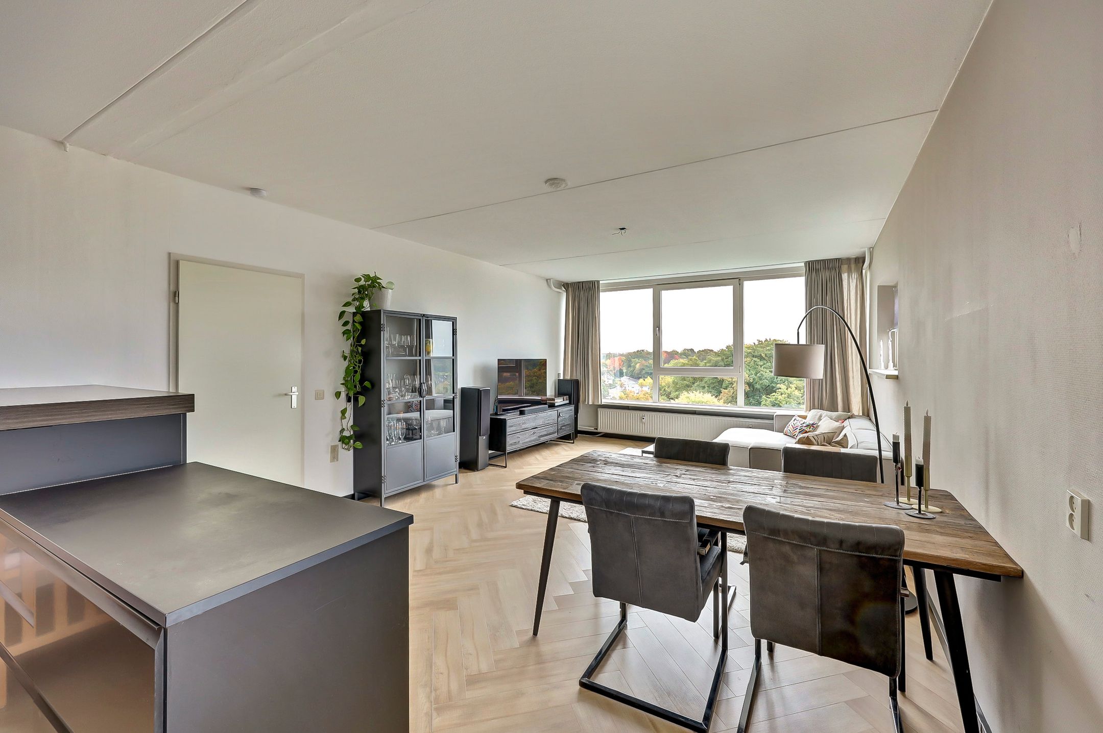 Photo 15 of Heutinkstraat 145