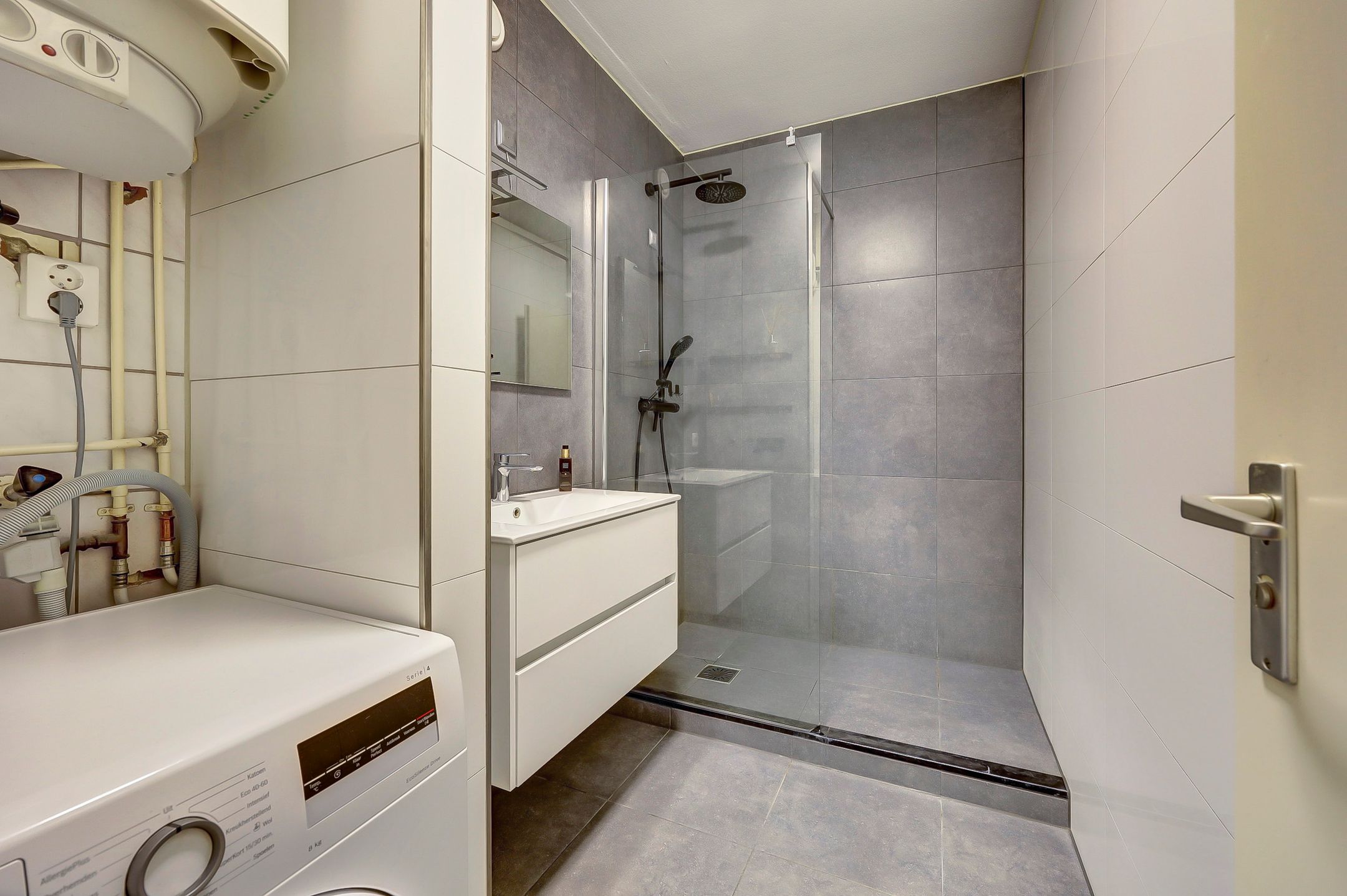 Photo 18 of Heutinkstraat 145