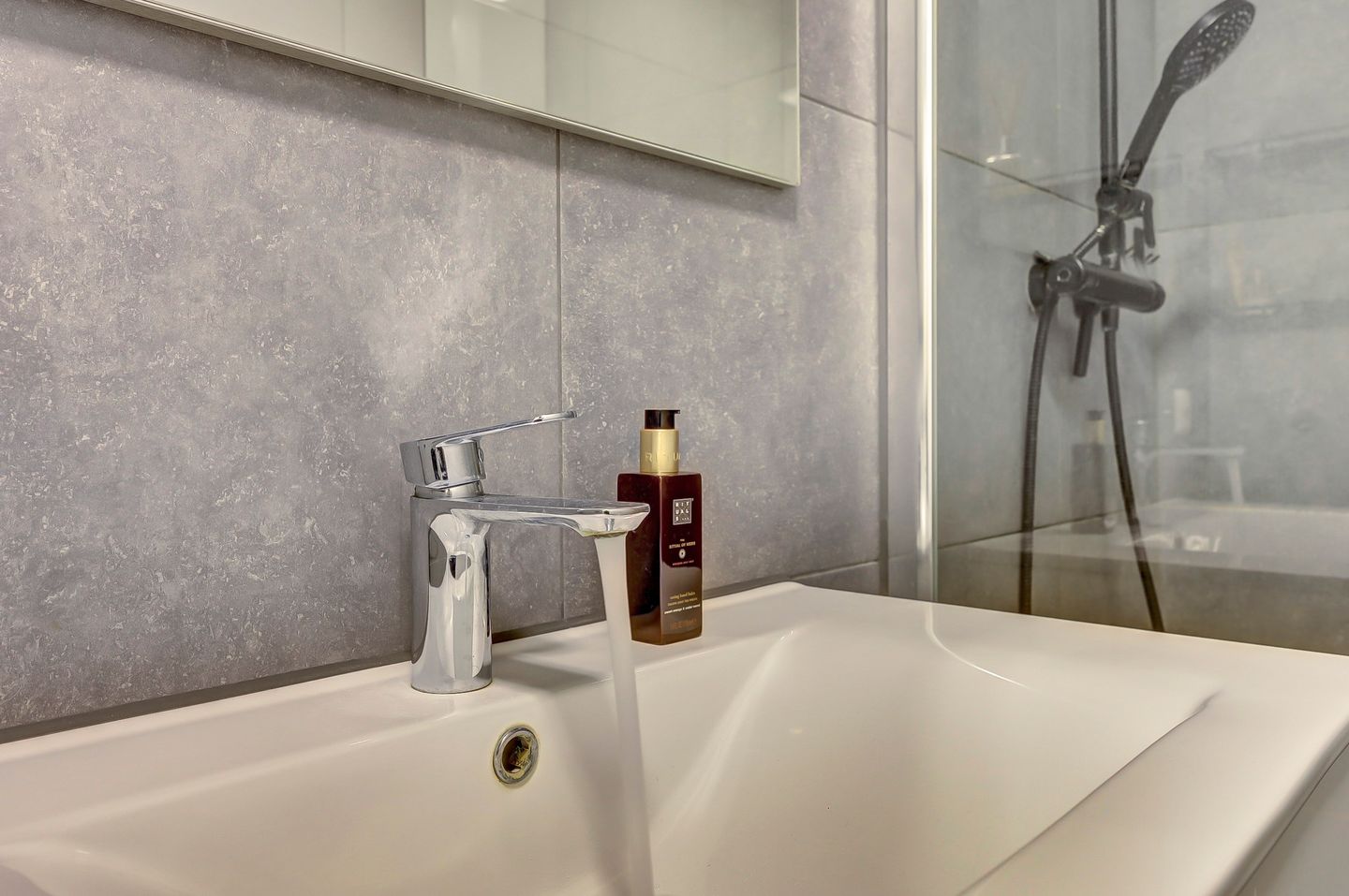 Photo 20 of Heutinkstraat 145