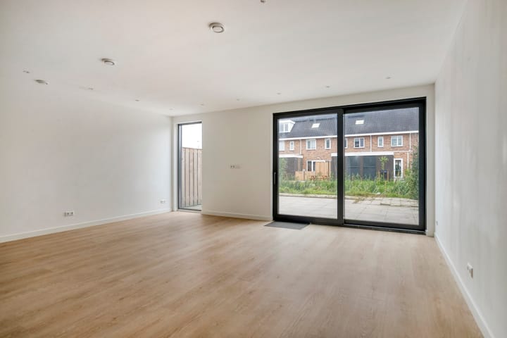 Photo 6 of Hoefsmid 3