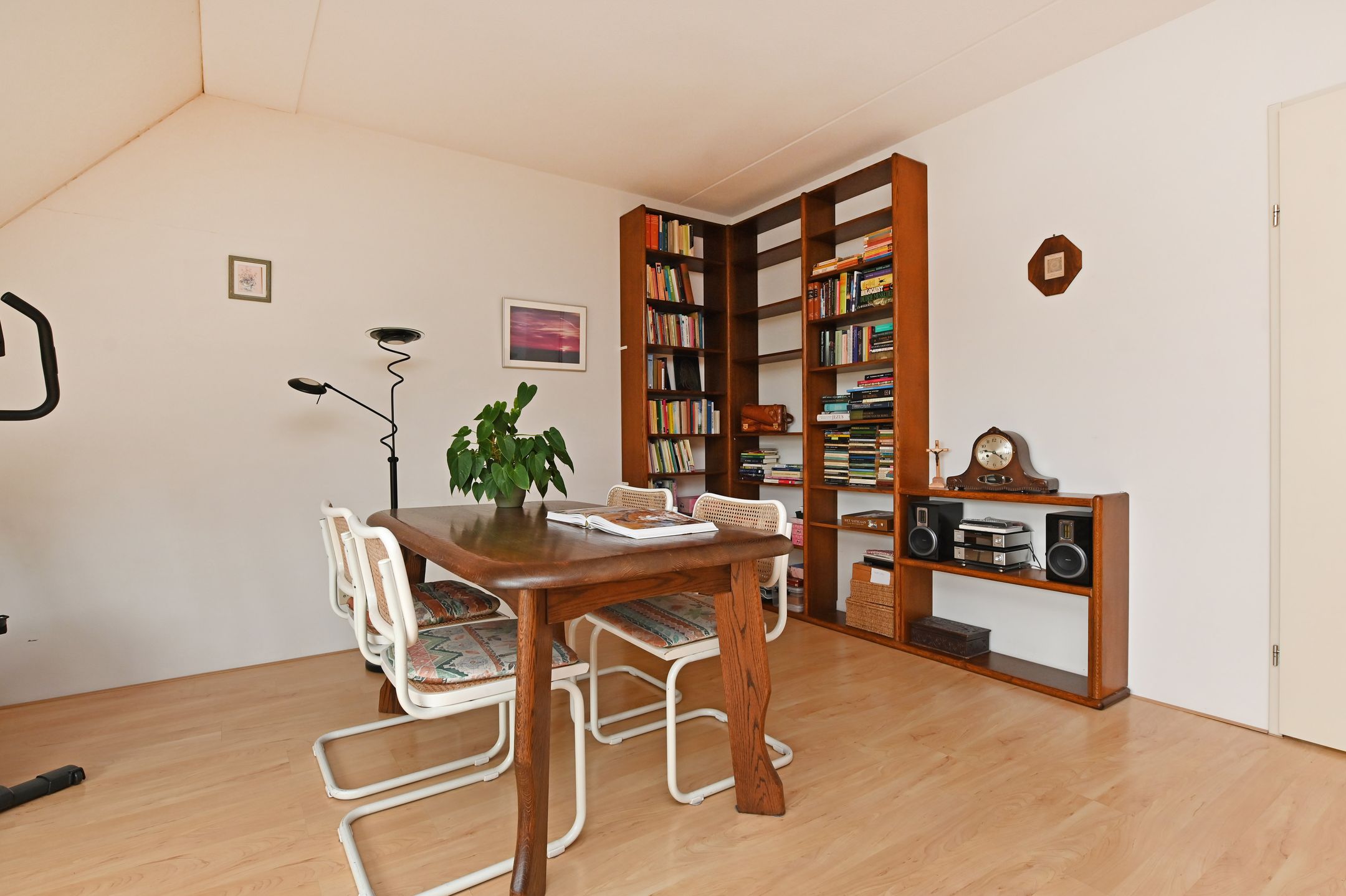 Photo 48 of Noordeindse Hof 23