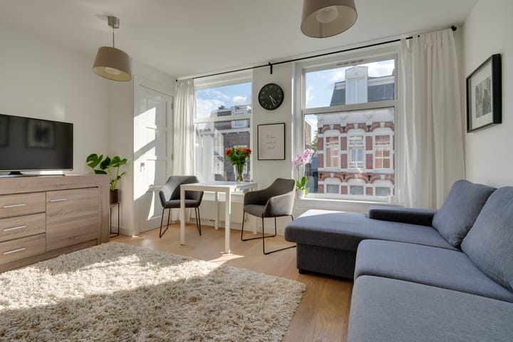 Photo 3 of Fokke Simonszstraat 25-3