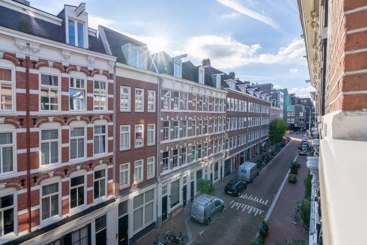 Photo 7 of Fokke Simonszstraat 25-3