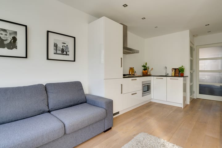 Photo 8 of Fokke Simonszstraat 25-3