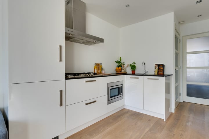 Photo 9 of Fokke Simonszstraat 25-3