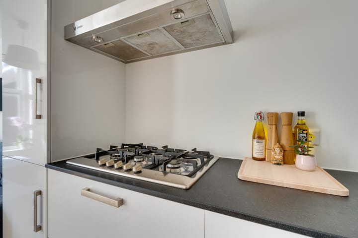 Photo 11 of Fokke Simonszstraat 25-3