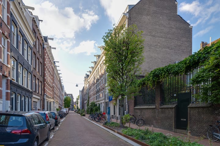 Photo 25 of Fokke Simonszstraat 25-3