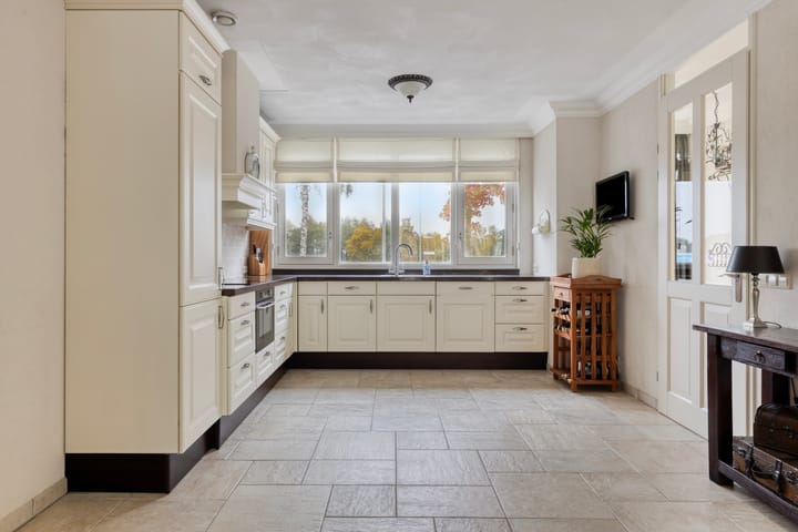 Photo 3 of Regenboogven 31