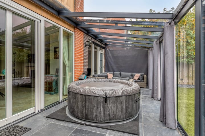 Photo 39 of Regenboogven 31