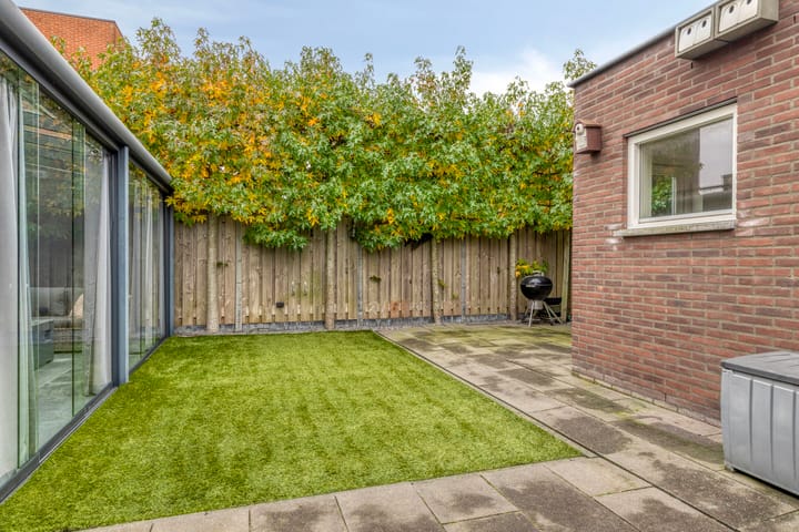 Photo 42 of Regenboogven 31