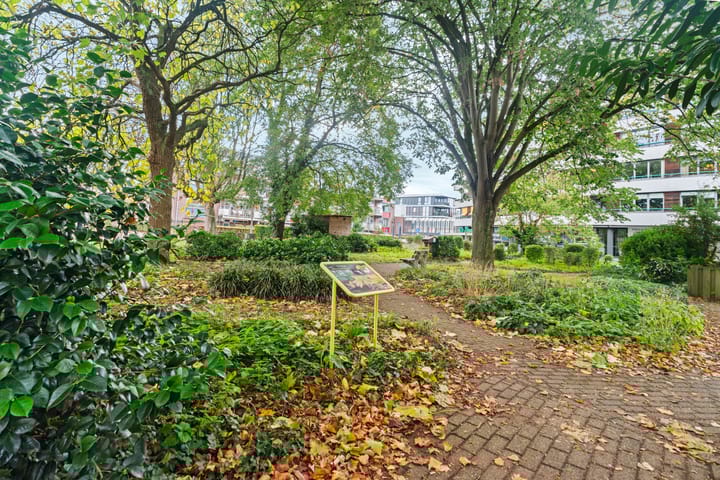 Foto 46 van Professor Hoogveldstraat 32