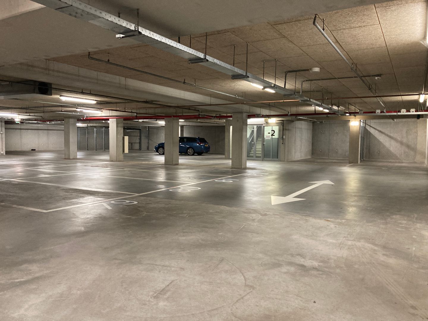 Bekijk foto 2 van Lloydstraat 300