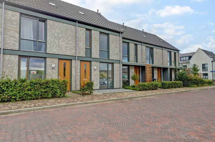 Photo 1 of Op de set 136