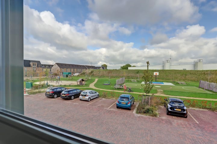 Photo 18 of Op de set 136