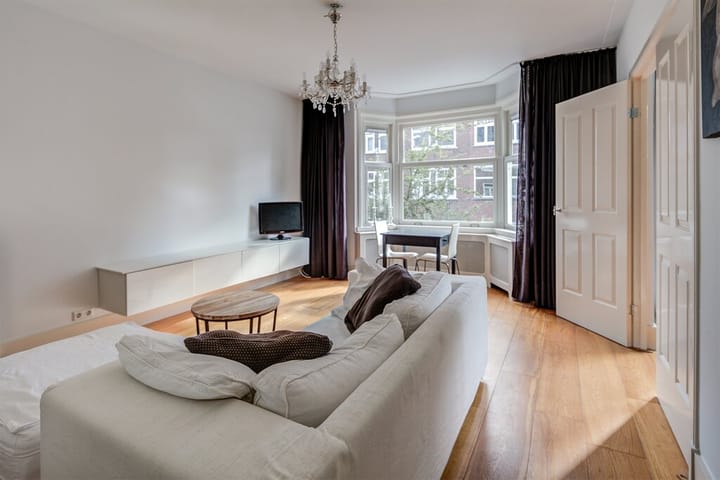 Photo 4 of Woubruggestraat 40-1