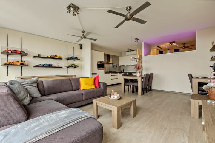 Foto 2 van Raadhuisplein 152