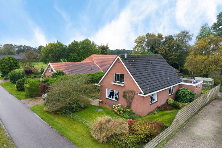 Foto 2 van Raiffeisenstraat 69