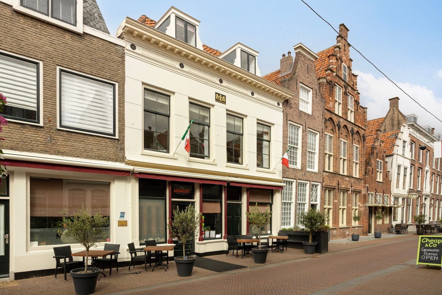 View photo 2 of Voorstraat 17-23