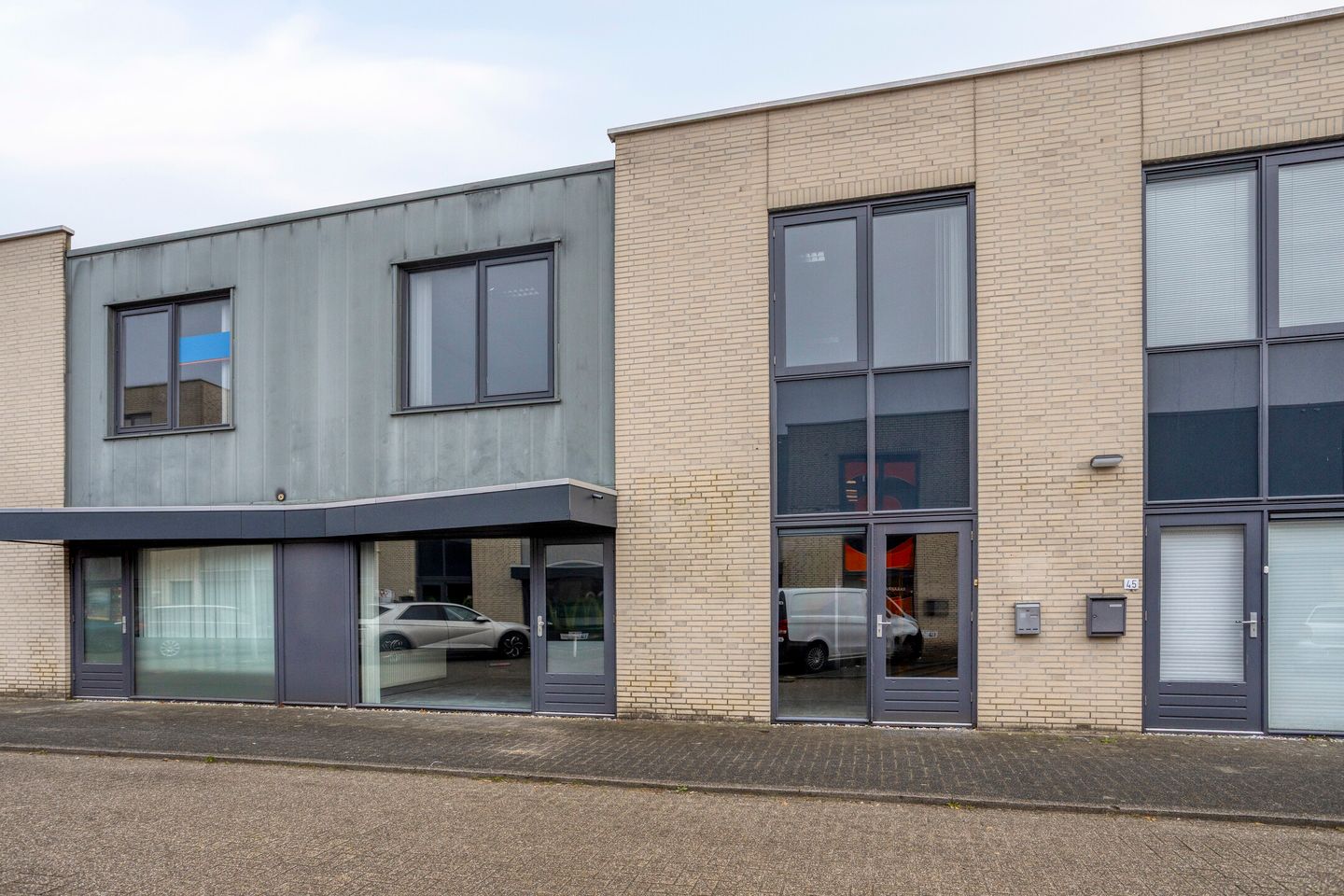 Bekijk foto 1 van Aphroditestraat 47