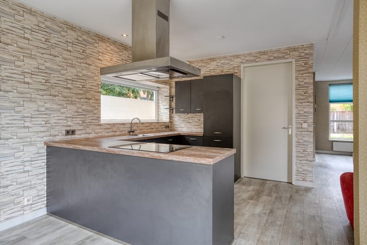 Photo 12 of Zeeltstraat 2