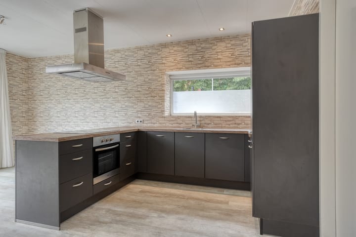 Photo 11 of Zeeltstraat 2