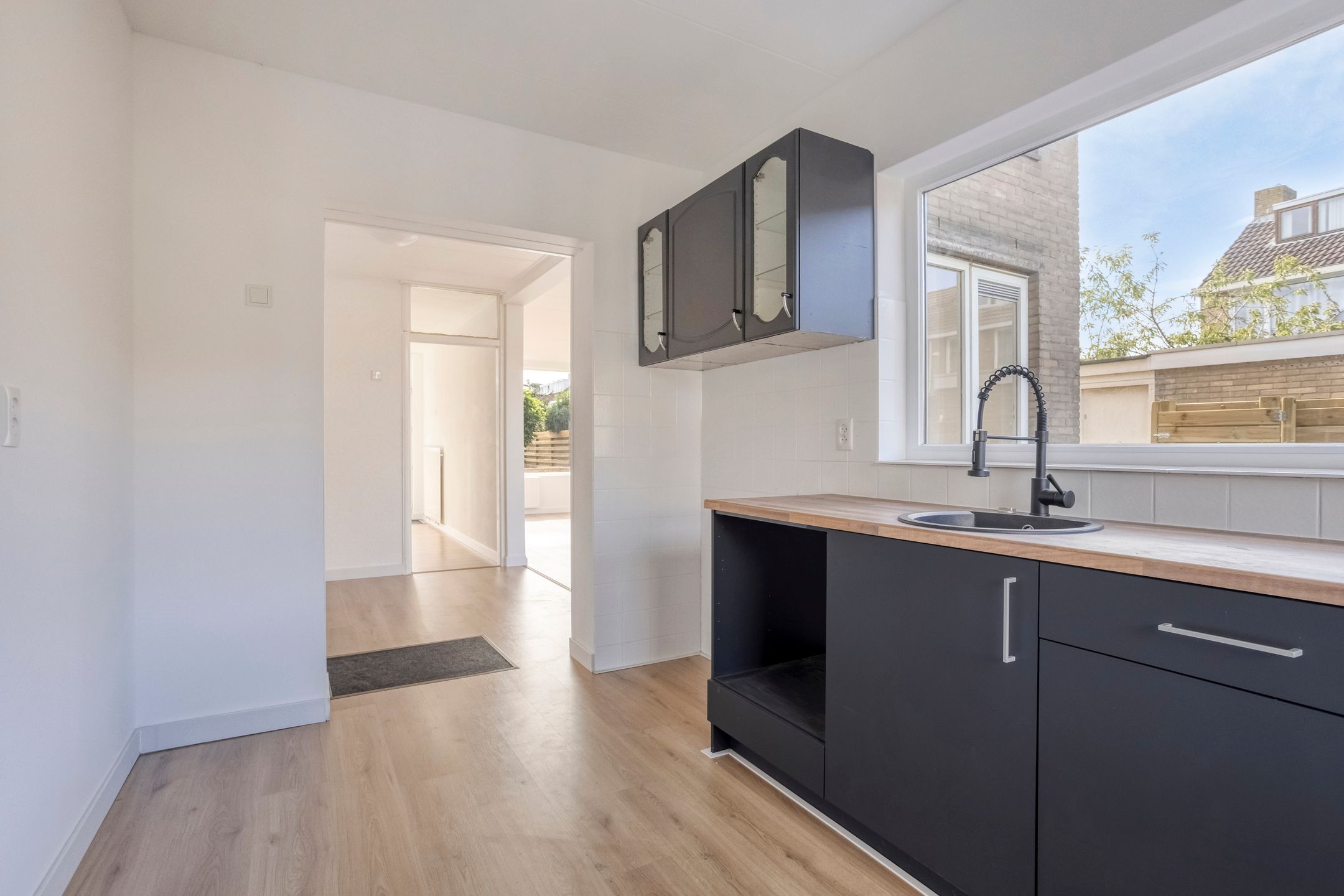 Photo 12 of Kadoelenstraat 18