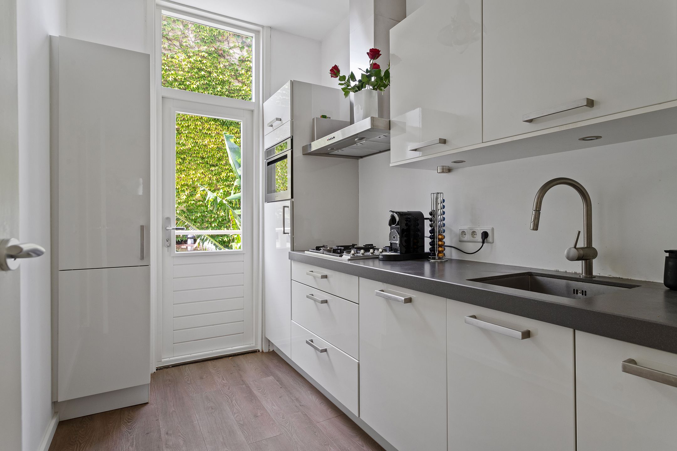 Photo 21 of Douwes Dekkerstraat 20