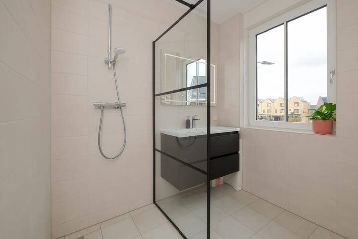 Photo 18 of Kroesestraat 10