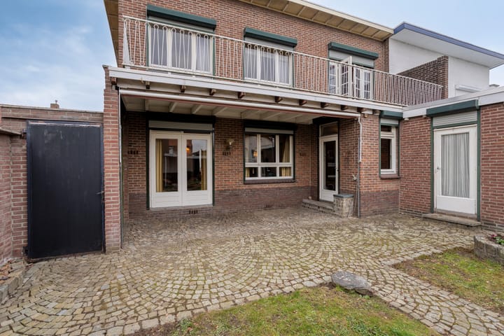 Photo 31 of Graaf van Bronkhorststr 11