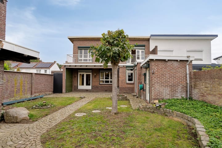 Photo 34 of Graaf van Bronkhorststr 11