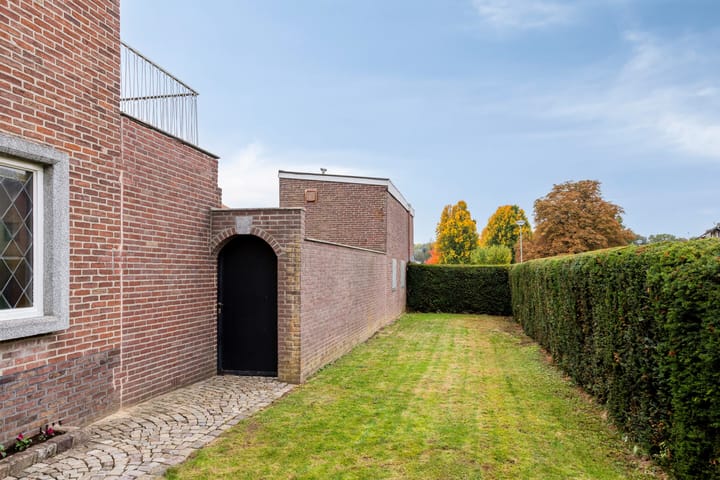 Photo 35 of Graaf van Bronkhorststr 11