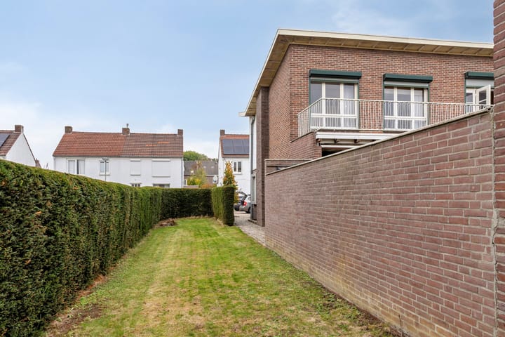 Photo 36 of Graaf van Bronkhorststr 11