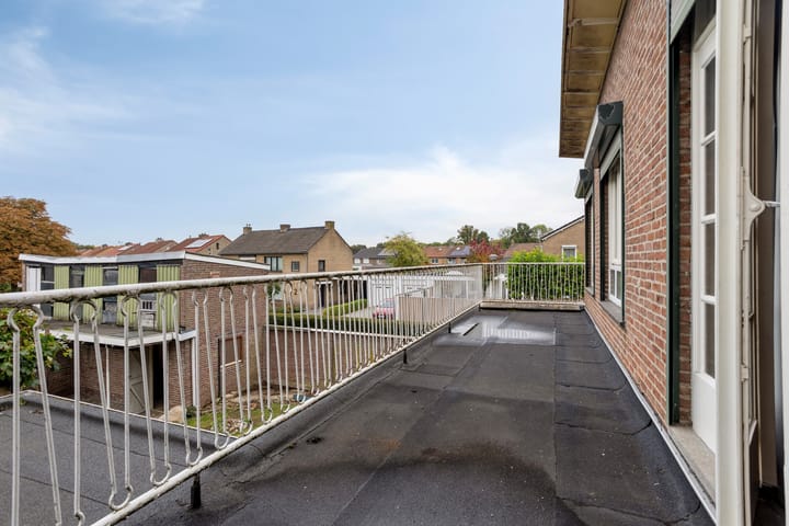 Photo 37 of Graaf van Bronkhorststr 11