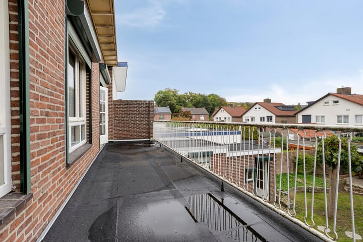 Photo 38 of Graaf van Bronkhorststr 11