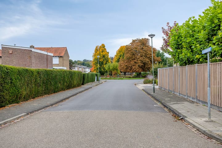 Photo 42 of Graaf van Bronkhorststr 11