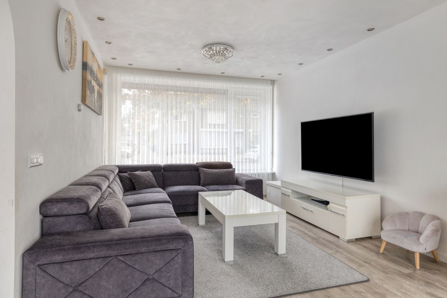 Photo 4 of Adelaertstraat 25